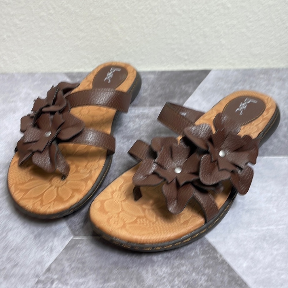 B.O.C women’s brown sandals super cute with flowers excellent condition,9 medium